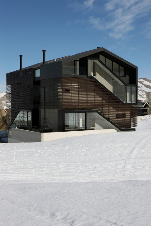 i-SKI, a modern chalet in the Mount-Lebanon, by Accent Design Group