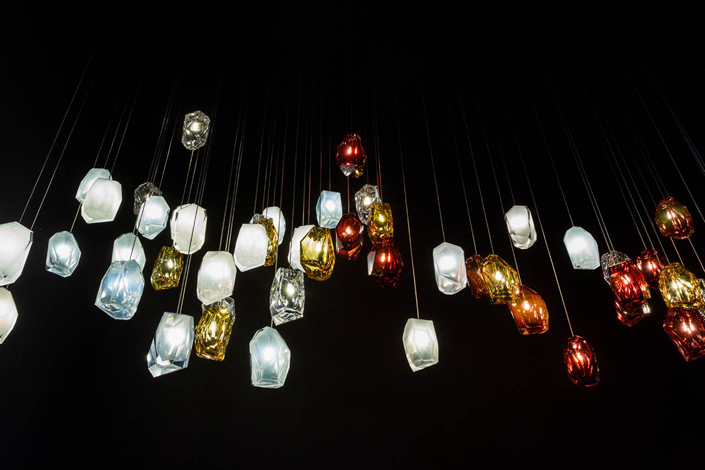 Luxuious-Crystal-lamp-by-Arik-Levy